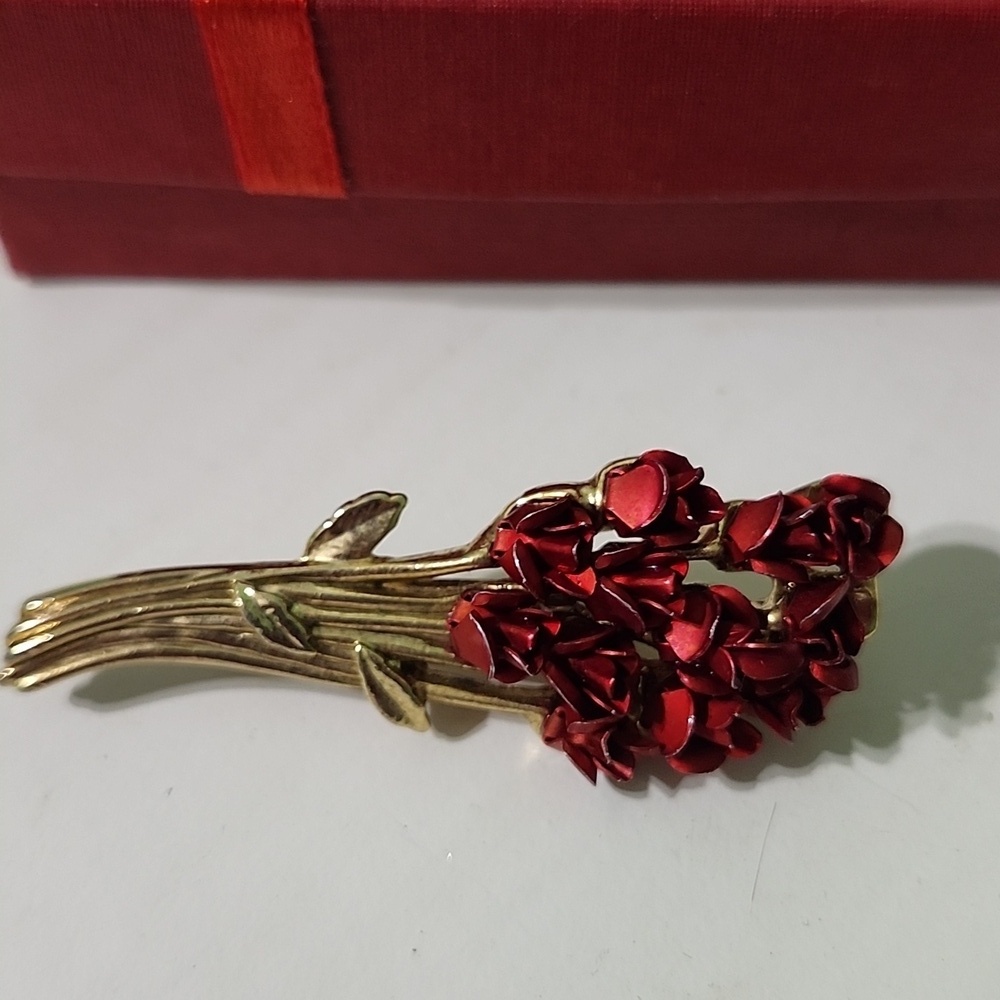 AVON Vintage DM 97 Rose Bouquet Brooch Pin